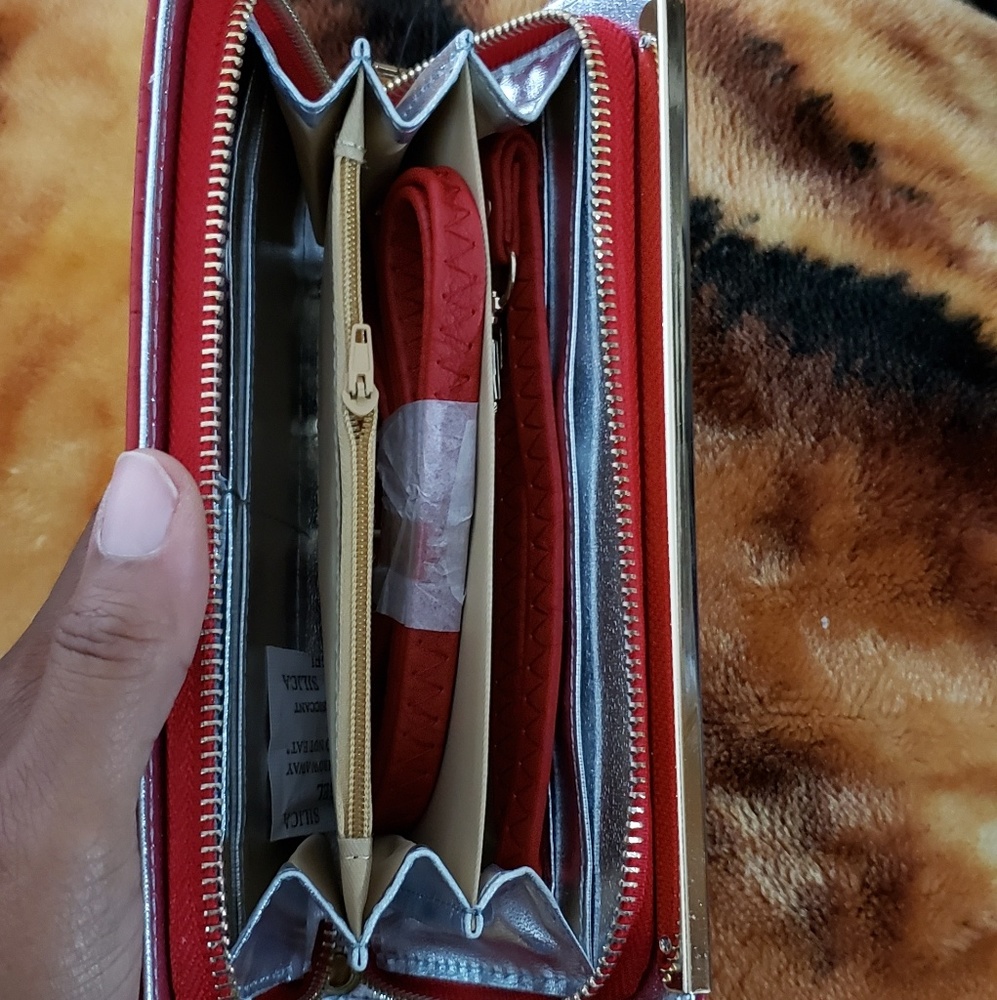 Red Hot Wallet - Picture 4 of 4